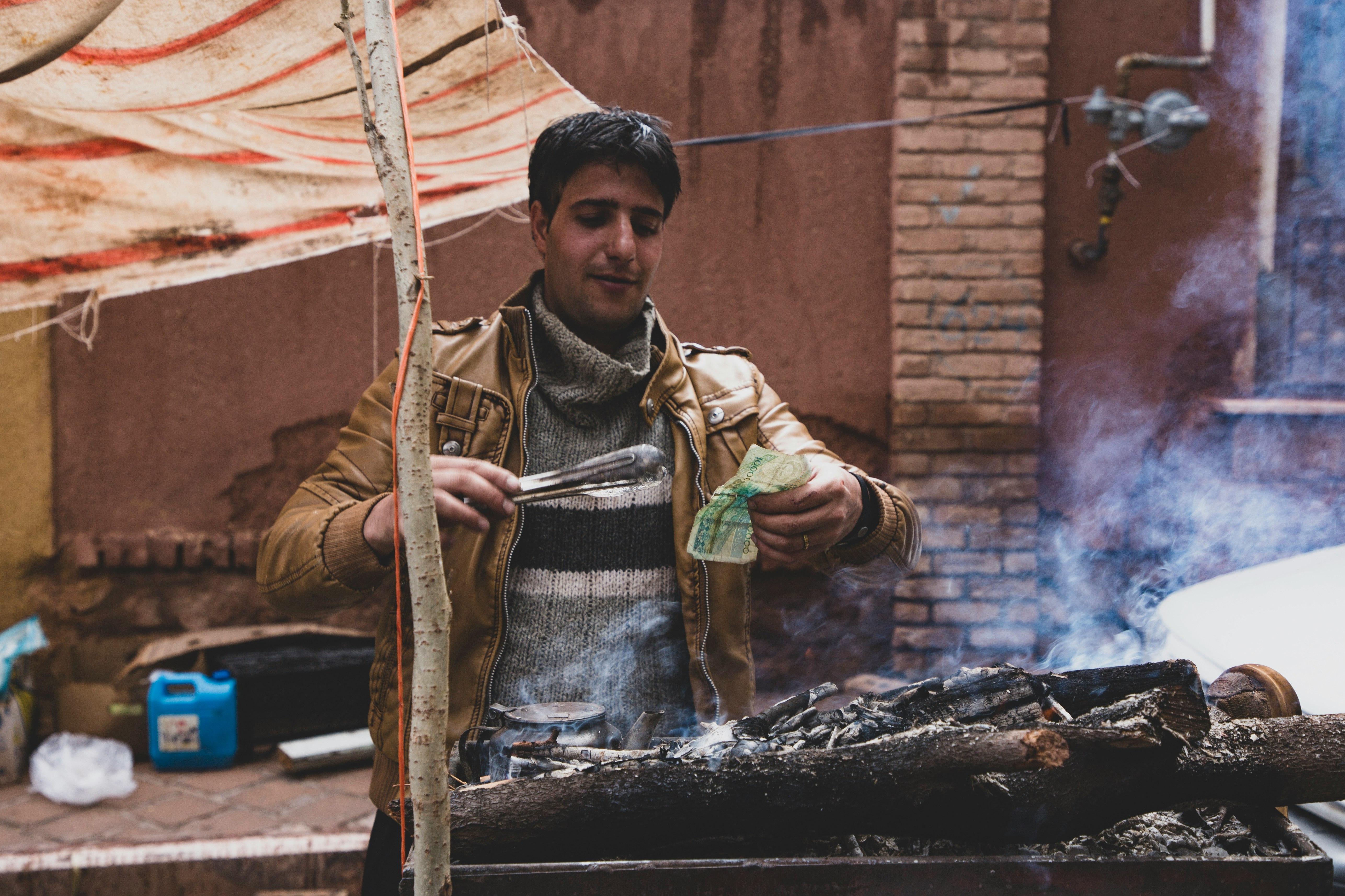 man holding banknote